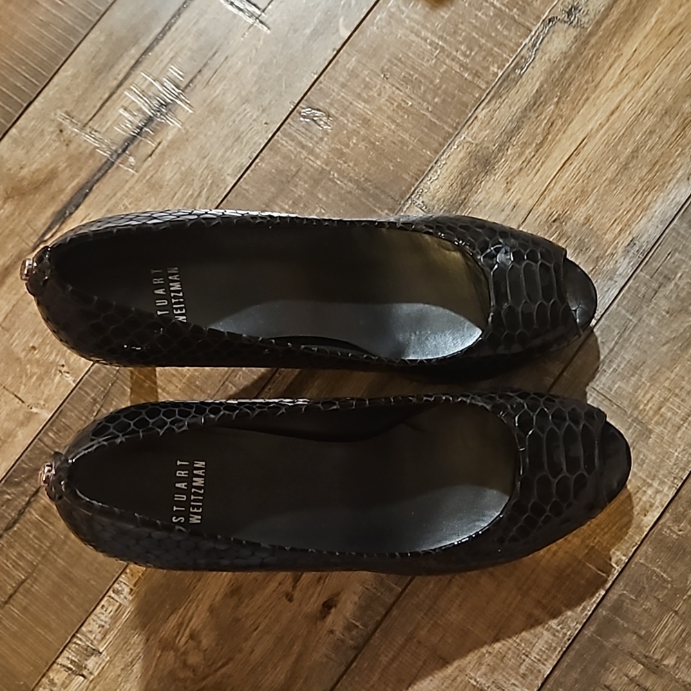 Shoes - Picture 2 of 4